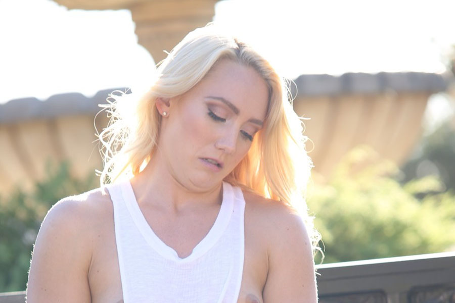 Model Blonde American babe in Chelyabinsk
