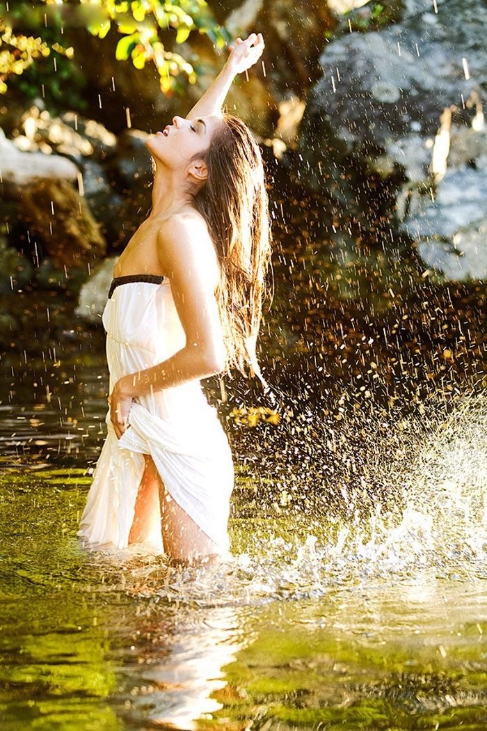 Marie Avgeropoulos in Chelyabinsk