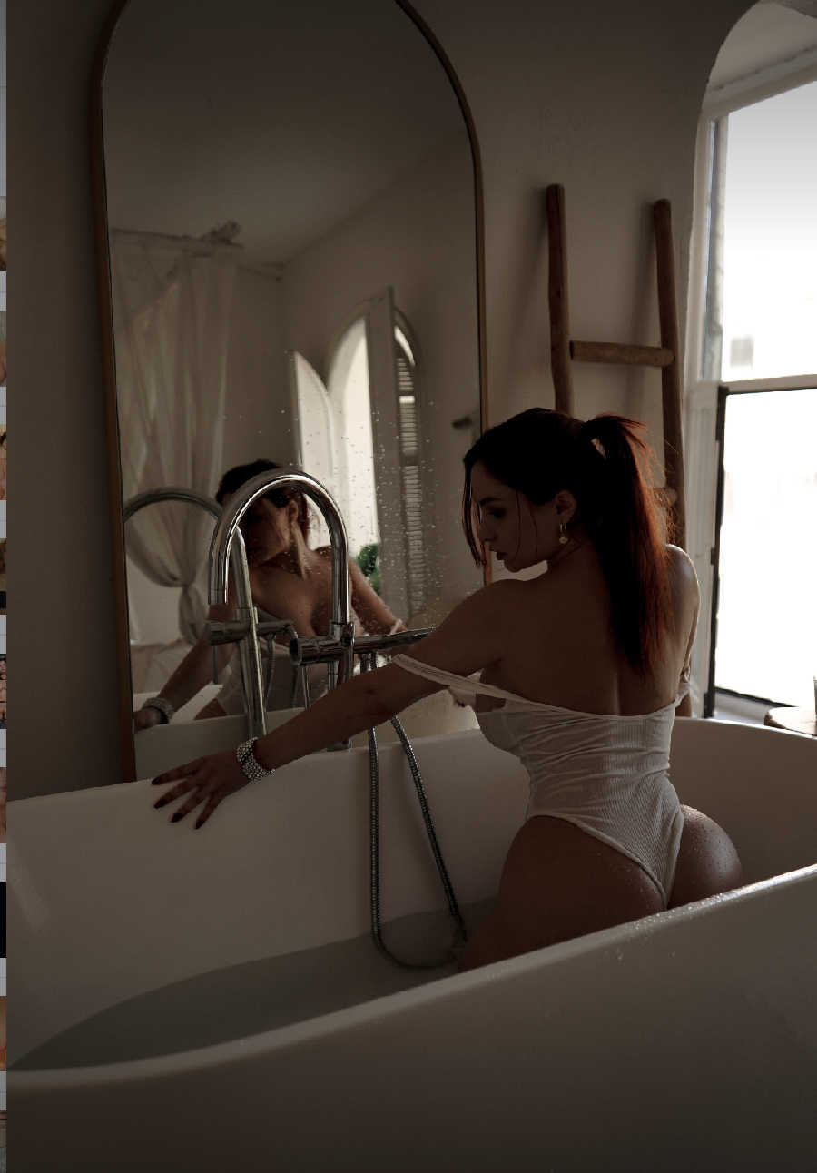 A playful frame from Miranda Faith nude — online in Chelyabinsk