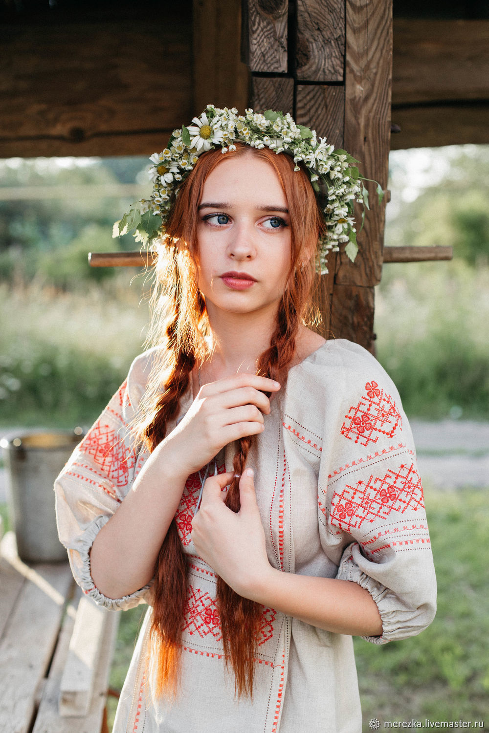Girls in Slavic costumes in Chelyabinsk