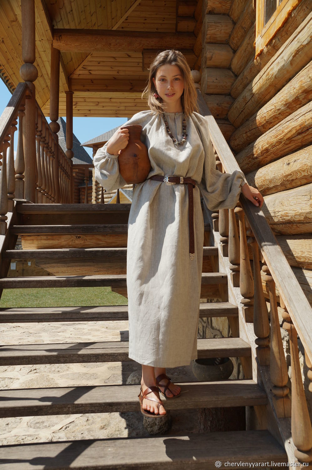 Girls in Slavic costumes in Chelyabinsk