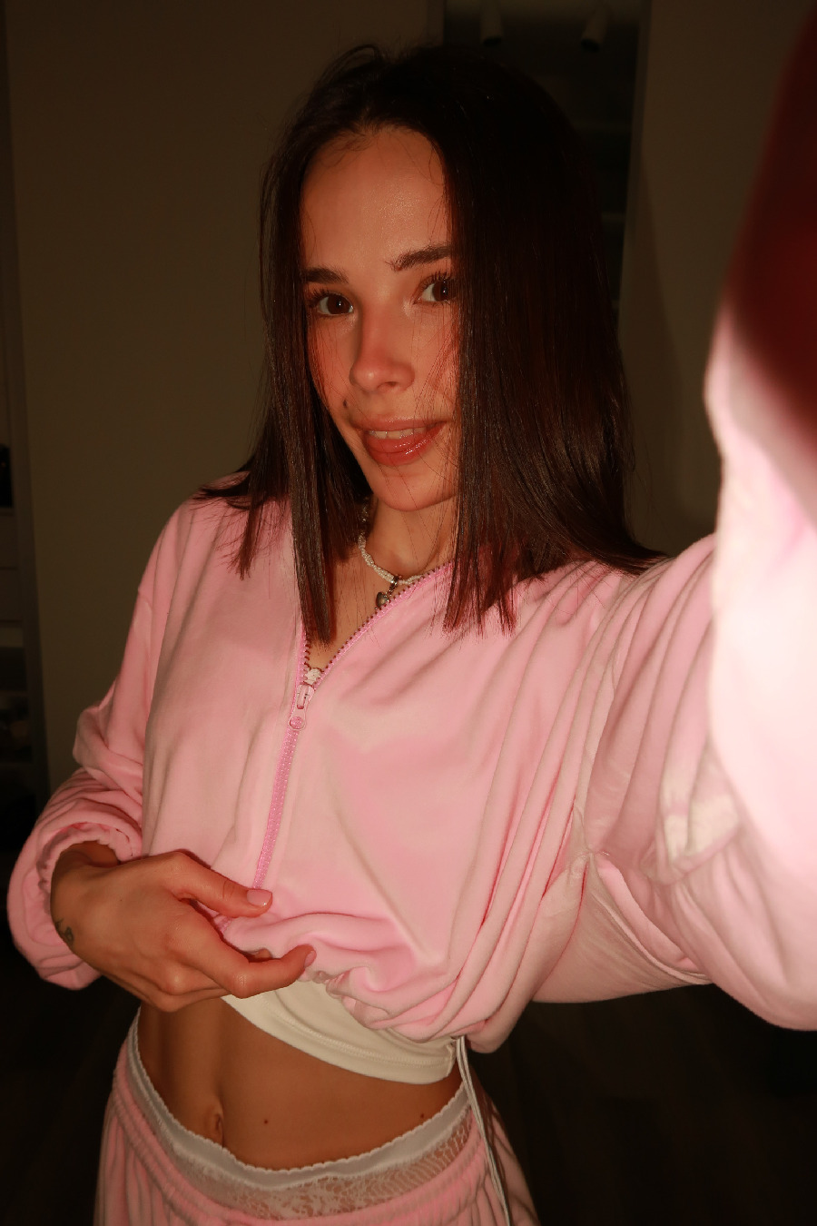 Tina brings the glow — live moments in Chelyabinsk